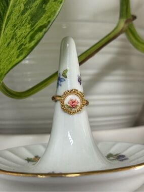Gold Floral Porcelain Rose Ring - Pink Rose Detail